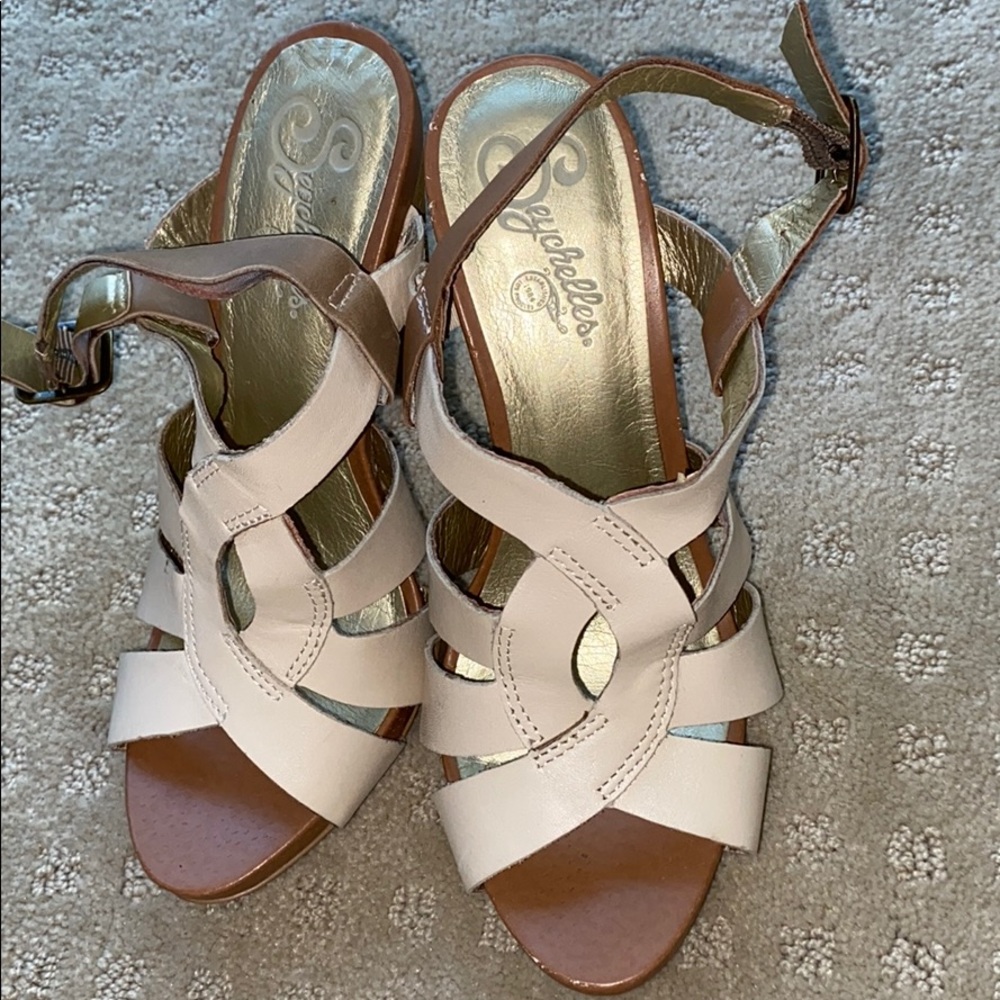 Seychelles Heels Ivory/Tan Leather Sandals Cute!